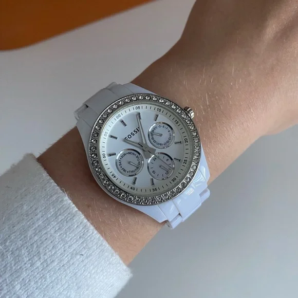 Women’s white fossil watch - Picture 1 of 2